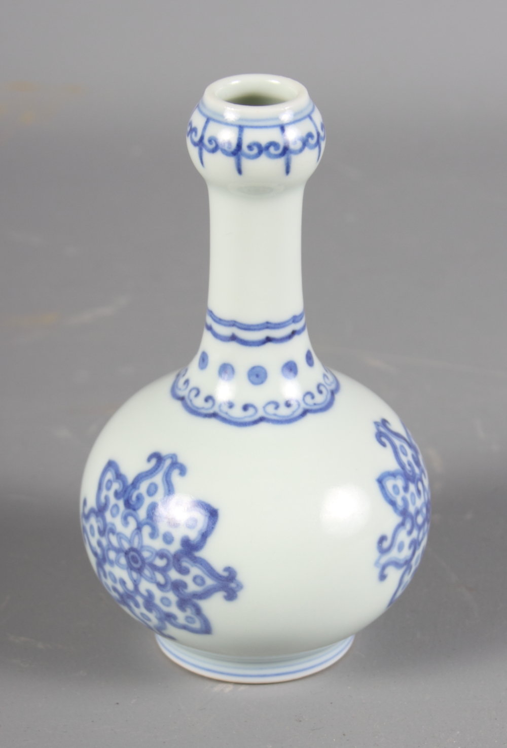 A Chinese porcelain blue and white garlic vase with six character Yong Zheng mark to base, 4 1/2"