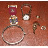 A 9ct gold floral spray brooch, a 9ct gold cased ladies wristwatch, two 9ct gold pendants, a Masonic
