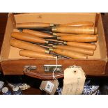 Fourteen boxwood handled carving chisels and gouges, in leather attaché case