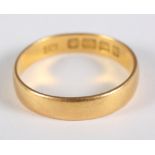 A 22ct gold wedding band, 3.5g