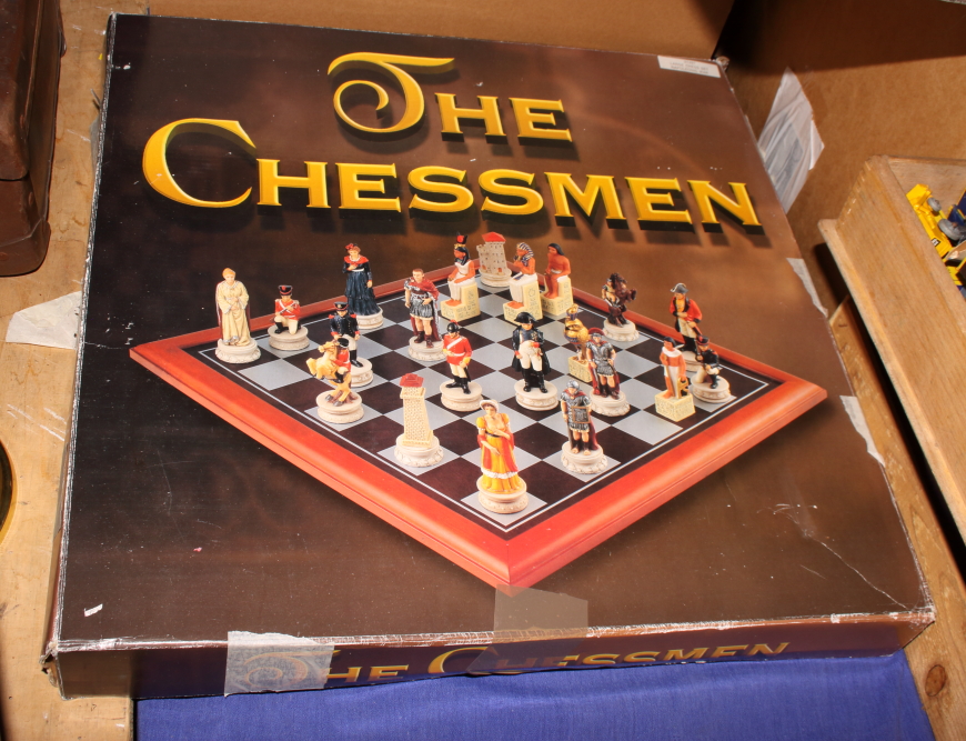 A Napoleonic war character chess set and board - Bild 2 aus 3