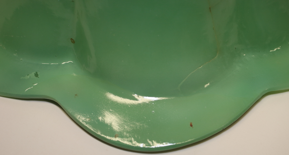 A pair of Chinese pale green Peking glass bowls of lobed form and a similar vase - Image 10 of 11