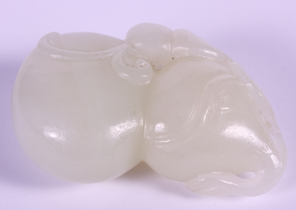 A Chinese pale celadon jade carving of a double gourd, 2 1/2" long - Image 3 of 5