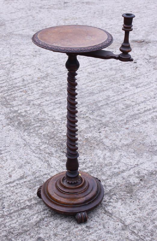 A Victorian figured walnut candle stand with circular top, on turned column, 12" dia