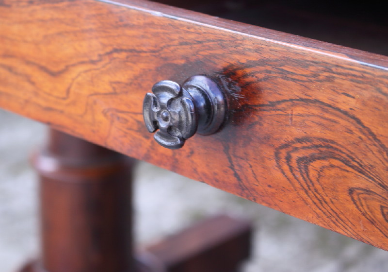 An early 19th century rosewood library table, fitted two real and two dummy frieze drawers, on - Image 4 of 4