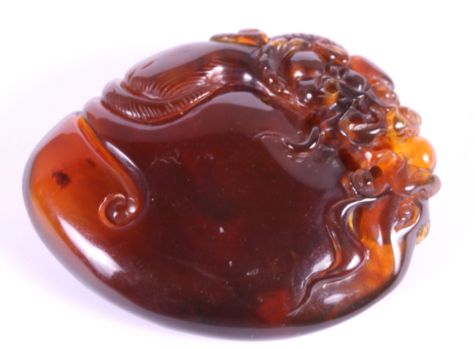 A Chinese carved amber pebble decorated dragon - Image 4 of 6