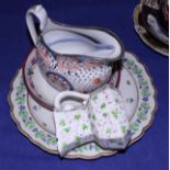 A quantity of late 18th/early 19th century English porcelain, including a Caughley scalloped edge