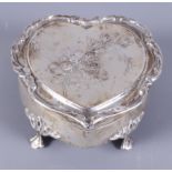 A George V hallmarked silver heart-shaped trinket box, London 1902, the lid embossed with leaves,