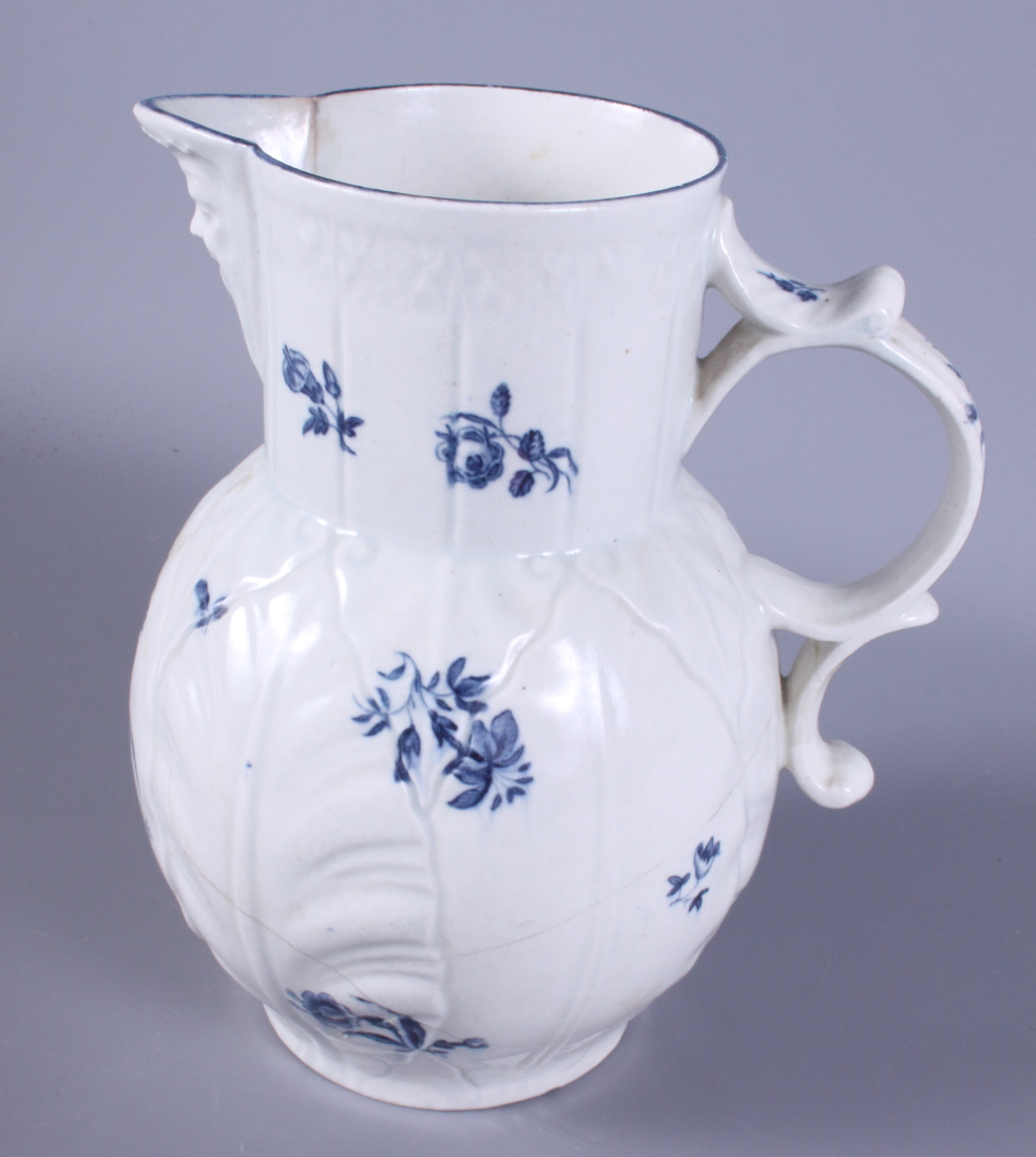 A 19th century blue and white Worcester cabbage jug, decorated with sprigs of flowers and - Bild 4 aus 7