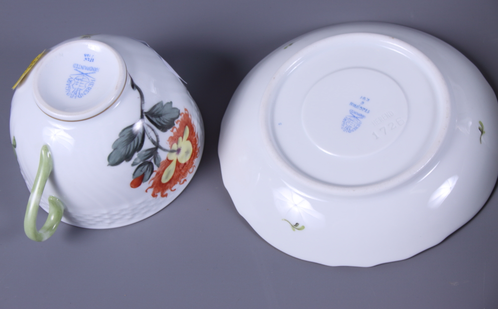 Twelve pieces of Herend hand-painted porcelain, including plates, bowls, etc - Image 6 of 8