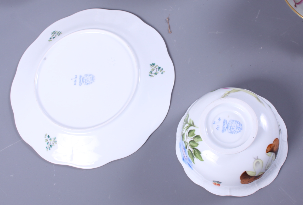 Twelve pieces of Herend hand-painted porcelain, including plates, bowls, etc - Image 2 of 8