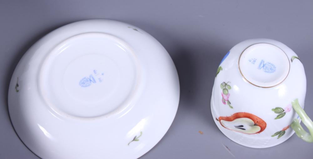 Twelve pieces of Herend hand-painted porcelain, including plates, bowls, etc - Image 5 of 8