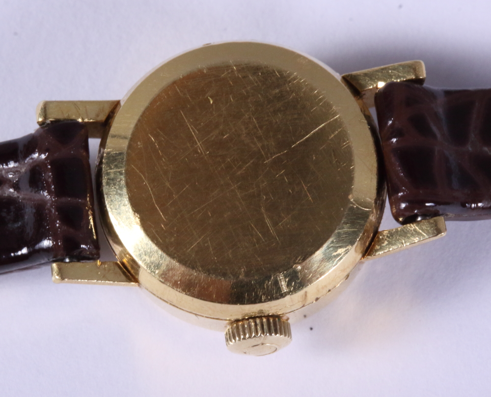 A lady's 18ct gold cased Omega Ladymatic wristwatch with silvered dial and baton numerals on brown - Bild 4 aus 5