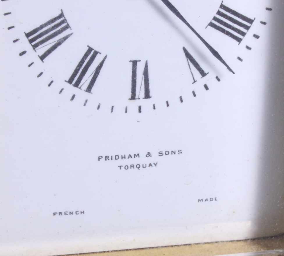 A French early 20th century brass carriage clock, retailed by Pridham & Sons, Torquay, with white - Bild 2 aus 5