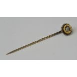 A gold and diamond stick pin, diamond approx 0.1ct set in yellow gold, 1.8g. Complete with box.