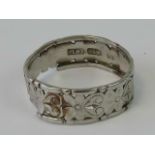 A platinum ring with engraved floral decoration, a/f, size N-O, 3.