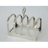 A HM silver toast rack as made by Viners Ltd and hallmarked Sheffield 1939, 7.6cm wide, 1.75ozt.