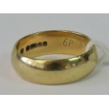 A 9ct gold ring, size M, 4.