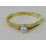 An 18ct gold diamond solitaire ring, approx 0.