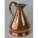 A single Victorian one gallon copper jug, standing 31cm high, with loop handle.