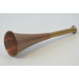 A copper and brass hunting horn, 22cm in length.