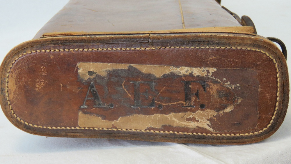 A brown leather leg o'mutton gun case fo - Image 2 of 3