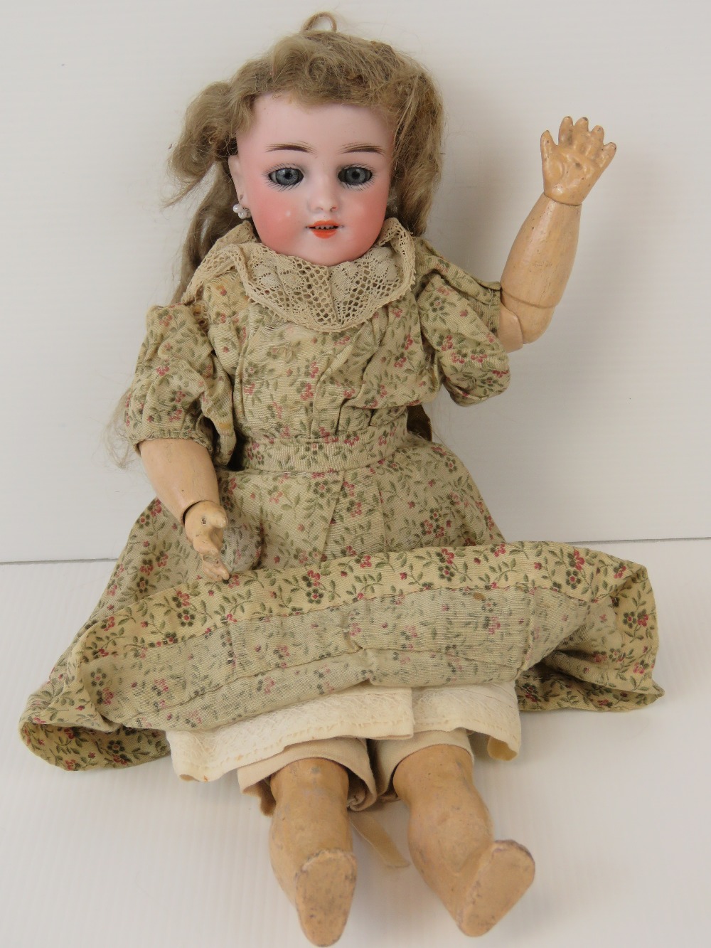 A late 19thC Karl Hartman Globe Baby bisque head doll, with grey glass sleep eyes, - Image 3 of 4