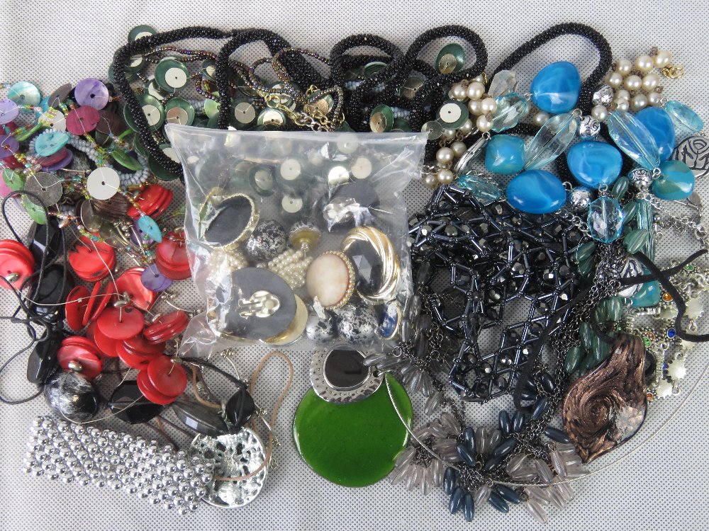 A quantity of modern costume jewellery i