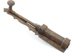 A LARGE 18TH /19TH CENTURY WROUGHT IRON DOOR BOLT WITH SHAPED BACK PLATE 46 CM LONG