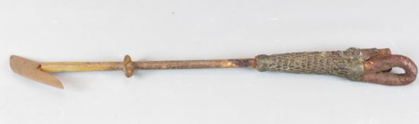 A 19TH CENTURY TOGGLE HEAD POLE HARPOON RETAINING ORIGINAL LINE BINDINGS 61 CM.