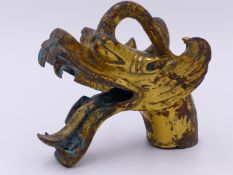 A FINE GILT BRONZE DRAGON HEAD MOUNT OR FITTING. CHINA. OF ARCHAIC HAN DYNASTY (2ND/ 3RD CENTURY