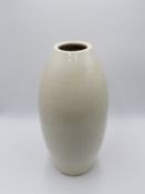 AN INTERESTING ORIENTAL TALL VASE WITH WHITE CRACKLE GLAZE