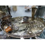 A LARGE ENGLISH SILVER PLATED GALLERY TRAY TOGETHER WITH VARIOUS FURTHER PLATED WARES AND A
