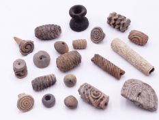 A GROUP OF PRE COLUMBIAN POTTERY CYLINDER SEALS, FLAT SEALS AND BEADS ( QTY)