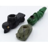 AN ANTIQUE CARVED GREEN STONE FROG PIPE BOWL OF PRE COLUMBIAN FORM, A CARVED BLACK STONE BIRD PIPE