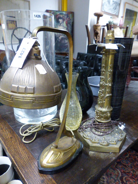 A CONTINENTAL ARTS MOVEMENT GILT BRASS DESK LAMP AND A LATE VICTORIAN BRASS TABLE LAMP