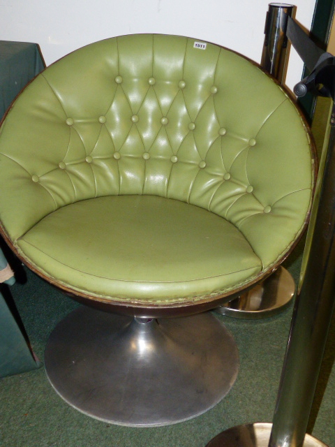 A PAIR OF LEATHER UPHOLSTERED TUB FORM EGG SWIVEL CHAIRS