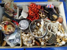 A BOX OF VICTORIAN AND OTHER GOLD AND COSTUME JEWELLERY TOGETHER WITH A WALNUT TEA CADDY, SILVER