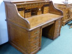 A GOOD QUALITY OAK S ROLL TOP DESK WITH MULTI DRAWER FITTED INTERIOR. 168cms WIDE