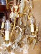 AN ANTIQUE GILT BRASS AND GLASS HUNG CHANDELIER T/W FOUR WALL SCONCES