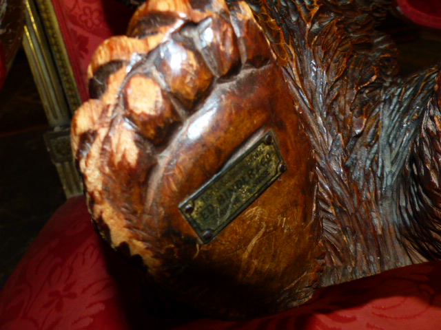 AN UNUSUAL FINELY CARVED BLACK FOREST FIGURE OF A SEATED BEAR WITH GLASS EYES AND BRASS TRADE LABEL, - Image 15 of 28