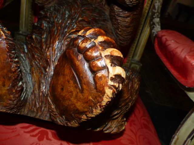 AN UNUSUAL FINELY CARVED BLACK FOREST FIGURE OF A SEATED BEAR WITH GLASS EYES AND BRASS TRADE LABEL, - Image 13 of 28