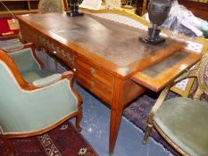 A 19TH.C.FRENCH MAHOGANY BRASS MOUNTED WRITING DESK WITH LEATHER INSET TOP AND BRUSHING