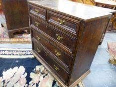 A MID GEORGIAN OAK SMALL CHEST OF DRAWERS. 79cms WIDE