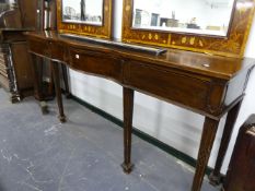 A GOOD QUALITY ANTIQUE MAHOGANY CHIPPENDALE STYLE SERPENTINE FRONT SERVING TABLE ON BLIND FRET