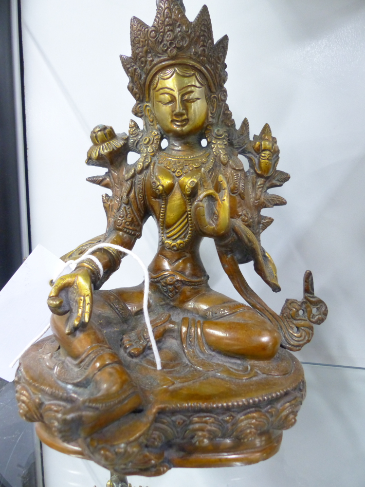 AN EASTERN BRONZE FIGURE OF A SEATED DIETY ON A LOTUS FORM BASE. 21CM HIGH