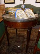 A 19TH.C.MAHOGANY AND MARBLE TOPPED CENTRE TABLE WITH BRASS GALLERY. 66cms DIAMETER