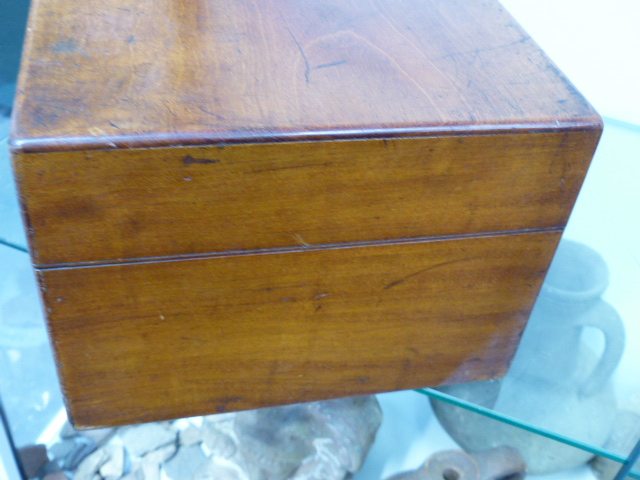 A VICTORIAN MAHOGANY APOTHECARY BOX WITH FITTED BOTTLES, SCALES AND PESTLE TOGETHER WITH A VINTAGE - Image 14 of 19