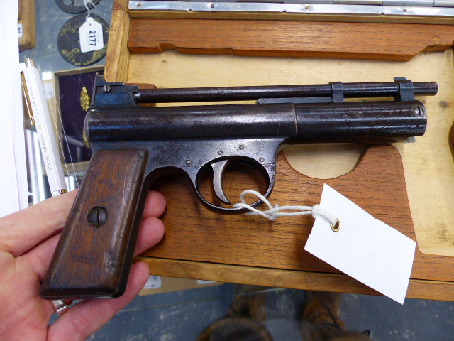 WEBLEY AIR PISTOL MKI, IN .22 CALIBRE, SERIAL NO 514 WITH INTER CHANGEABLE BARREL, TIN OF WEBLEY - Image 5 of 17