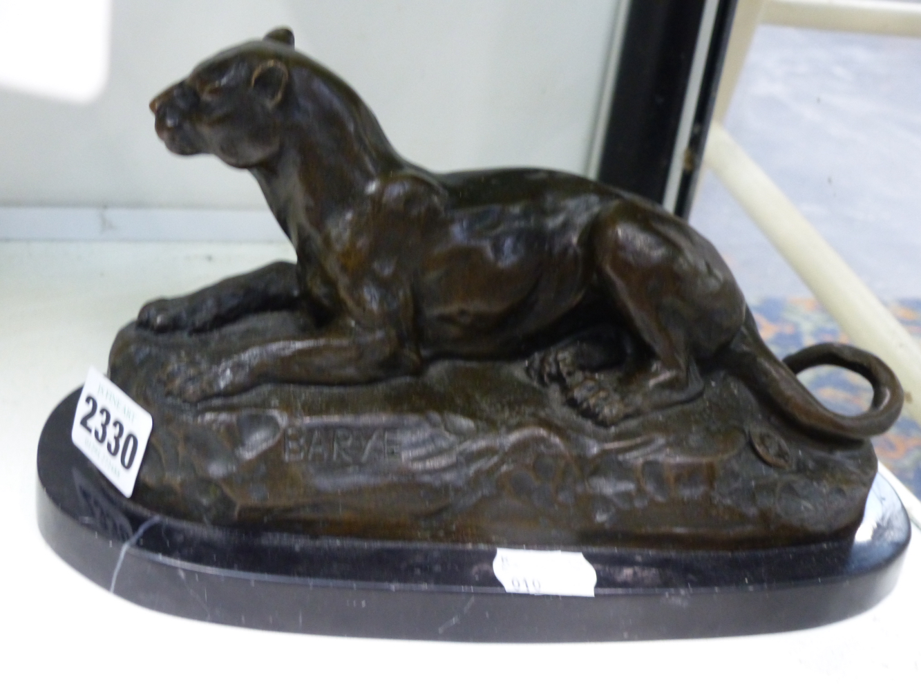 AFTER BARYE - A BRONZE MODEL OF A PANTHER ON MARBLE BASE. 22CM LONG X 12CM HIGH